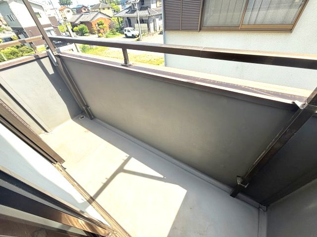 バルコニーは2面あります。日当たり・風通しが良好です。