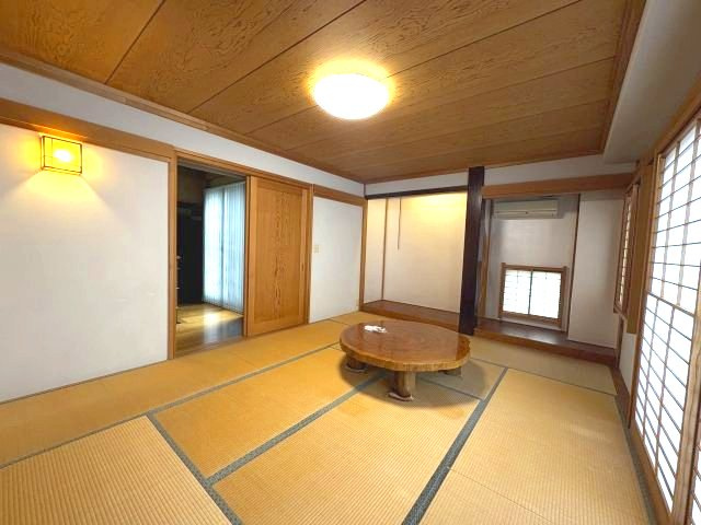 畳には湿気を吸ったり放出したりする性質があり、快適さにつながります。