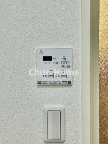 【浴室乾燥機】暖房・冷風・換気・乾燥が可能です。毎日を快適に過ごせるうれしい機能が揃っています。雨の日の洗濯物も安心です。