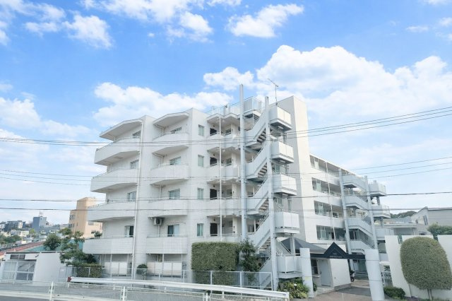 ◆その邸が魅せる、気品・上質・重厚感・極細やかさ、そのすべては訪れた者に安らぎと品性を与える特別な空間です。ここに住むからこそ意味がある。すべての（始まり）をここから迎えます。