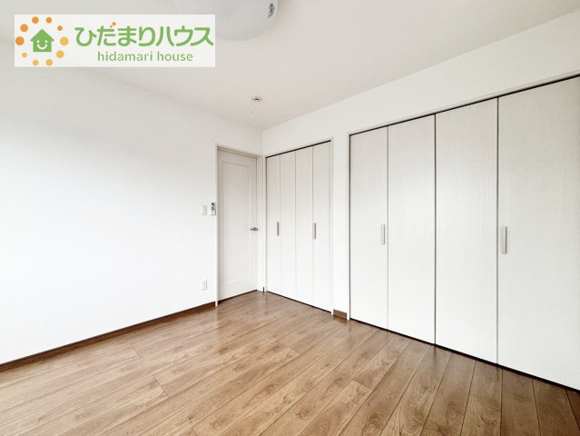 木の温もりを感じるようなフローリングで心がリラックスします♪