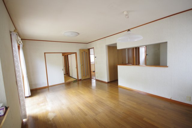 6帖の和室と隣接しているので空間を広く使えます