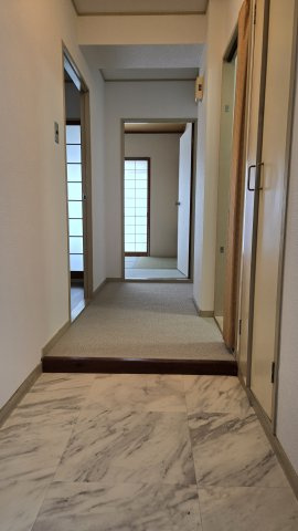 【 中古マンション 長岡京シティハイツの玄関】