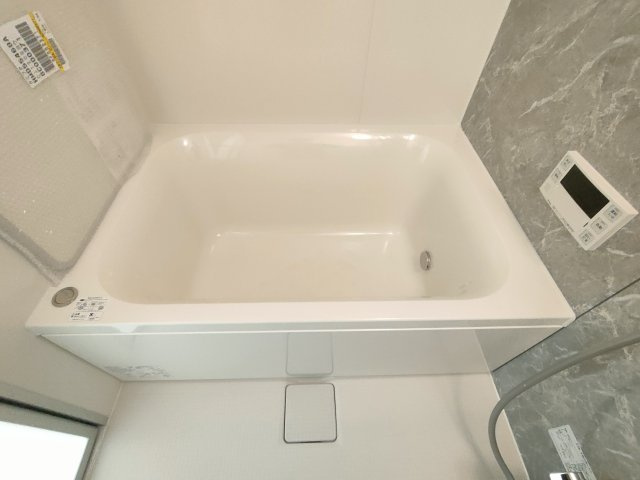 【浴室】　ゆったりとした時間とともに、一日の疲れを癒すバスルーム。