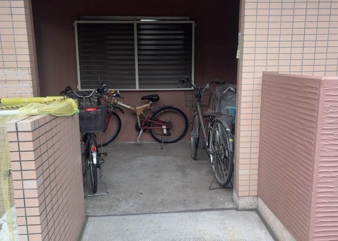 マンションの駐輪場は、事前に空きがあるか確認を取ると安心です。せっかく入居したのに駐輪スペースがない！なんてことになったら大変ですよね。そこで、内見時や購入前にはまず事前に確認しておくと良いでしょう。