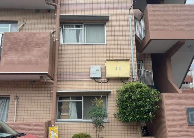 駐車場と明記されていても、最小スペースでつくられた駐車場だと大型車は駐車できなかったり、出入りしにくくなったりする可能性があります。お車のサイズと購入したい物件の駐車場のサイズを現地で確認しましょう。