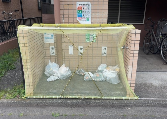 共有部分は、住民なら誰もが使える設備のこと。例えば駐車場やエレベーター、インターネット設備、セキュリティ設備などがあります。他にも、マンションの廊下・外部階段やエントランス・ゴミ置き場などがあります。