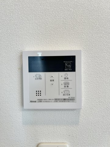 追炊き機能等が備わった設備になります。家族の入浴時間がバラバラでも操作1つで、いつでも温かなお風呂時間を楽しめます。