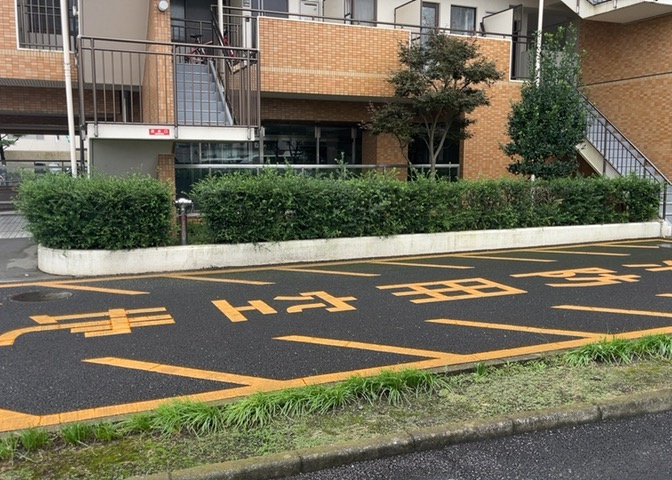 物件によっては、入居者が個人的に使用できる専用庭がついているものもあります。また、住宅の中にある土間の部分を庭と呼ぶこともあります。庭の用途は住む人によって変わり、それによってデザインもさまざまです。
