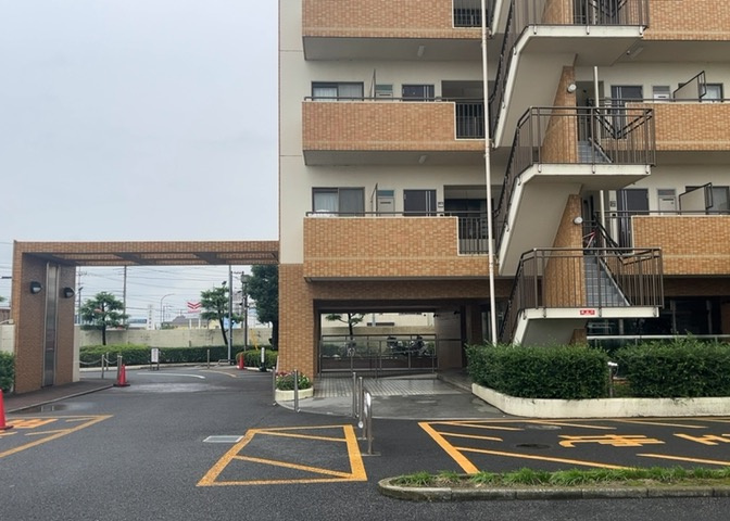 隣家の土地はどうなっているのか、生活利便施設が近くにあるのか、学校まで近いかなど、お客様のライフスタイルにあわせたイメージが重要です。また、近くにあると困る施設が近くにないかも確認するといいでしょう。
