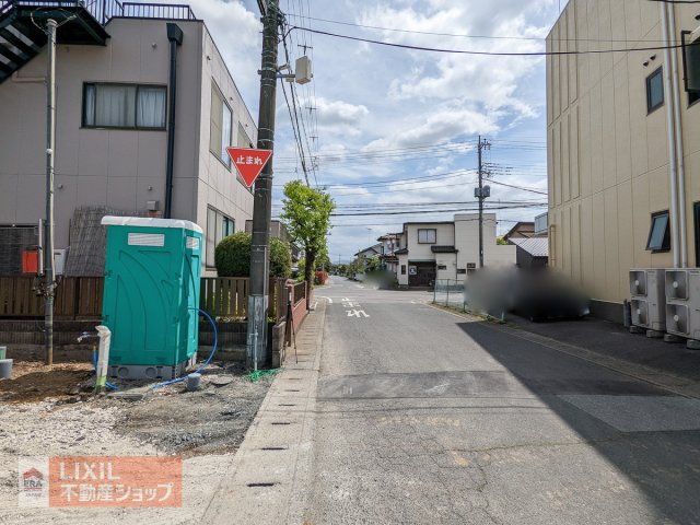 広々とした前面道路で車の出入りがストレスフリーです♪