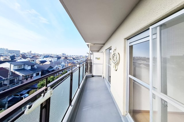 バルコニー：6階建ての5階部分＆南向きで日当たり・眺望良好です。