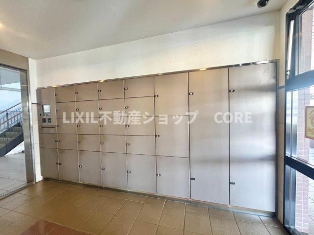 インターネットショッピング等の通信販売をよく利用する人にニーズが高まっている宅配BOXを完備。