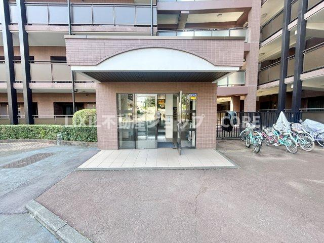 総戸数234戸の管理体制良好な大規模マンションです。ぜひ一度現地でご覧ください。