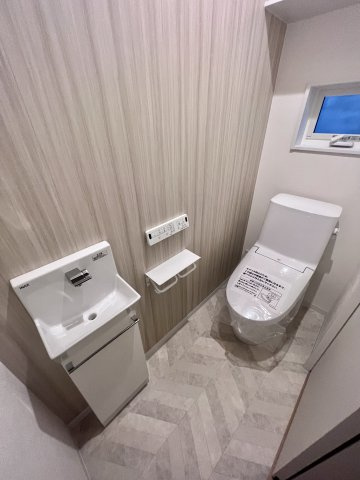 白を基調とした清潔感あるトイレ！