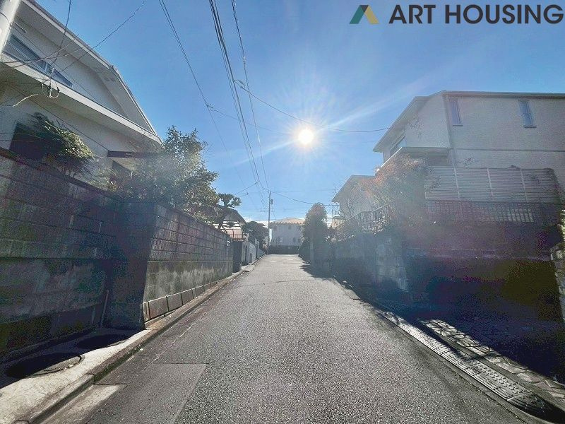 前面道路含む現地写真です