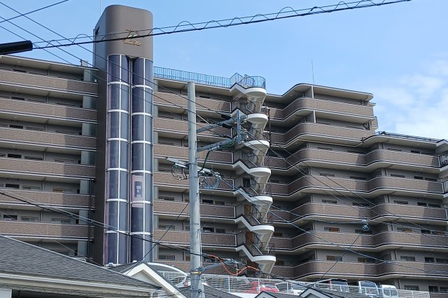 総戸数118戸のビッグコミュニティ！敷地内駐車場有り。空き状況・月額使用料は都度お気軽にお問合せください。