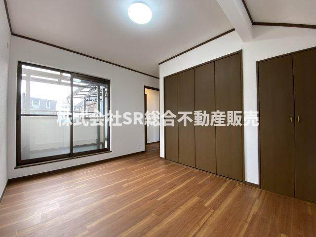 2F・6.5帖洋室。お子さんのいるうちは子供部屋に使ってはいかがでしょうか