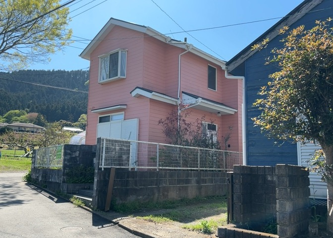 お持ちの車種によっては前面道路が広い方が便利でしょう。しかし、前面道路が広ければその分交通量が多くなるため、騒音などが気になる場合があります。実際に現地を見学し、周辺交通量や騒音などを確認しましょう！