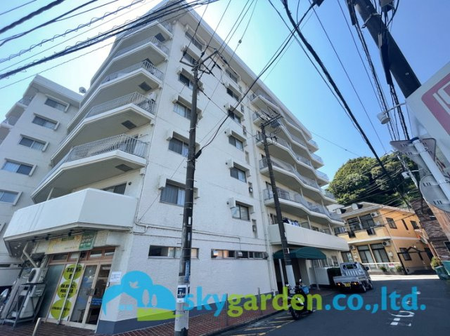 落ち着いた雰囲気の外観です