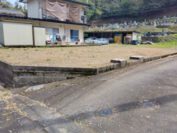 伊豆縦貫道三島塚原IC・国道1号線まで車で5分です。幼稚園・小学校が近くにあります。
