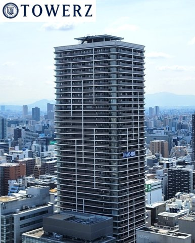 【外観】規則正しい水平ラインに、不規則な垂直ラインを組み合わせた、独創性の高い外観ファサード！