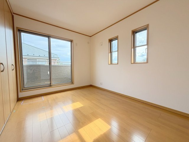 バルコニーに面した明るい洋室6帖・主寝室としていかがでしょう
