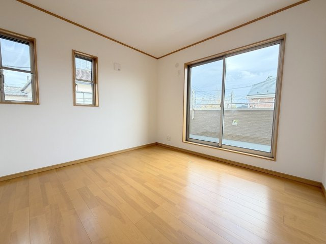 バルコニーに面した明るい洋室6.1帖