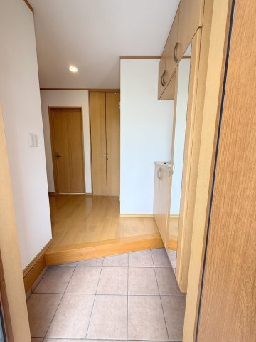 玄関を開けて見える光景です
