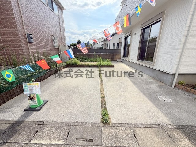 家族の車＋来客用にも便利な並列2台駐車可能
