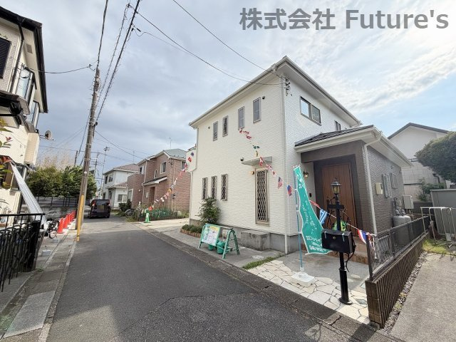 前面道路含む現地写真です。