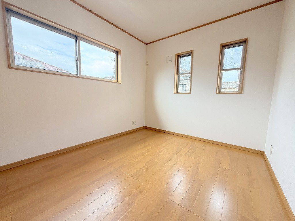 2面採光の明るい洋室5.2帖・子供部屋としていかがでしょう