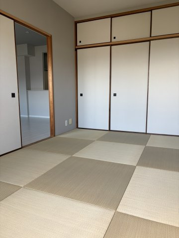 リビング続きの和室、畳張替済み