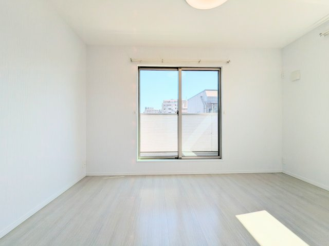 ～WIC付きの主寝室写真～