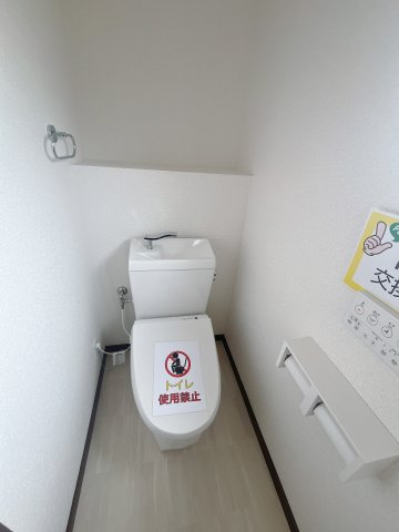 ■トイレ｜1階トイレをご用意しております♪白を基調とした清潔感溢れるトイレになっています♪