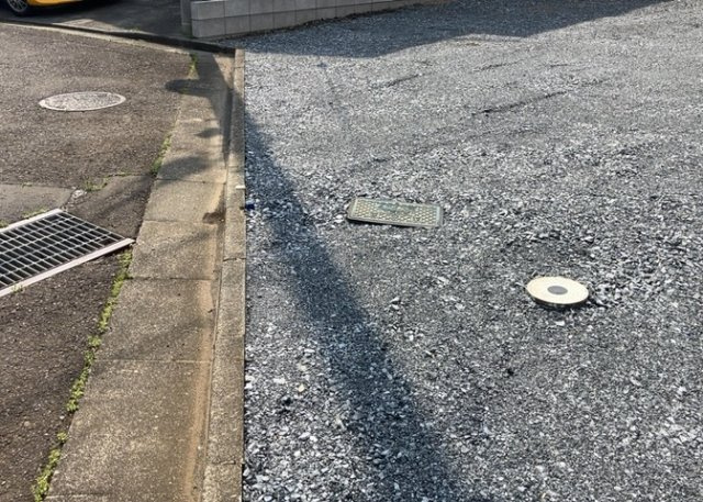 土地の形が極端に長細かったり、狭小地、あるいは道路との高低差がある傾斜地だった場合、後々売ろうとしても買い手がつかない場合もあります。後々、売却することになった時に価値の下がらない土地を選びましょう。