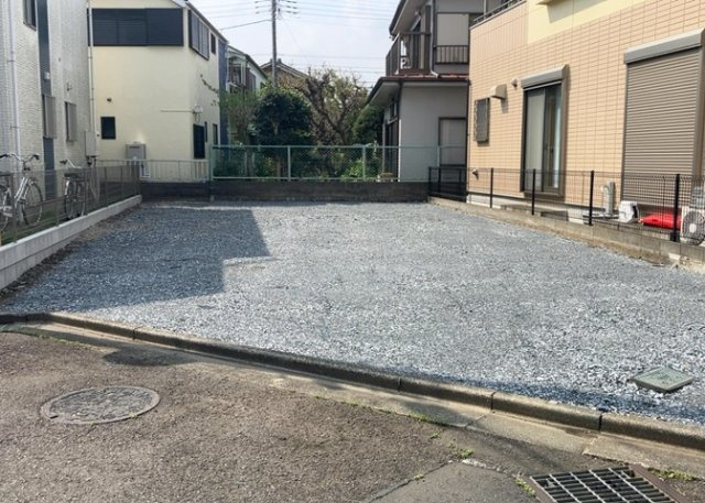 隣家の土地はどうなっているのか、生活利便施設が近くにあるのか、学校まで近いかなど、お客様のライフスタイルにあわせたイメージが重要です。また、近くにあると困る施設が近くにないかも確認するといいでしょう。