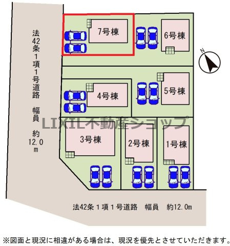 西側道路です。夕方まで室内が明るく、照明をつけなくても過ごせる時間が長いです。