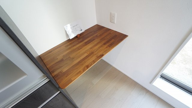 カップボード横にもカウンターテーブルつき　調理も快適