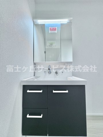 朝の支度にも助かる、独立の洗髪洗面化粧台