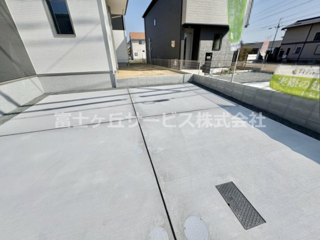 駐車場があるので、車を買う予定の方も安心です