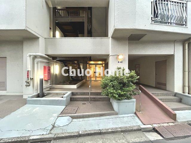 【エントランス】マンションのエントランスは、その物件の印象を決める、顔とも言える場所です。毎日通る場所ですからきれいなのが一番です。