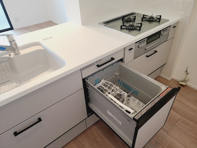〇食器洗いの手間＆時間が軽減できる必需品。高温水や高圧水流を使うことにより効率よく食器洗浄できます。