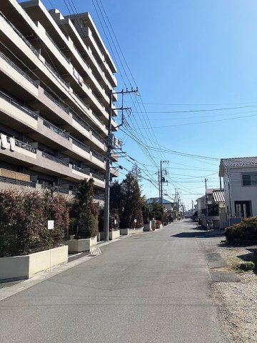 前面道路も広く安心！