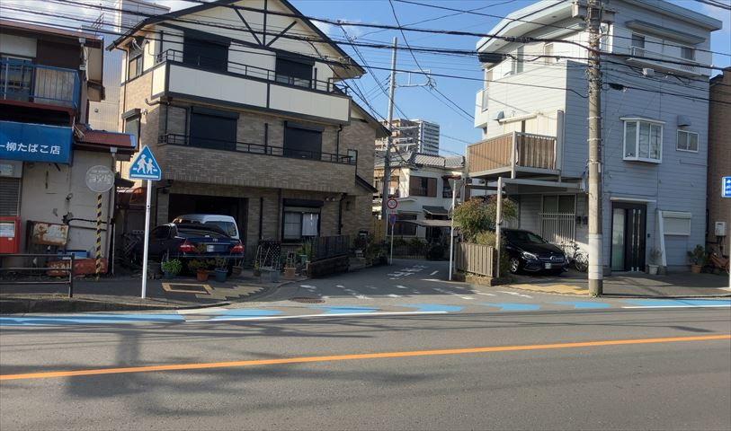 眺望を気にして物件を探す場合、前面に建物が建っていないか現地で確認しましょう！前面に建物があると景色はもちろん、日当たりや風通しにも影響が出てきます。住んだ時のことを想像しながら現地見学をしましょう。