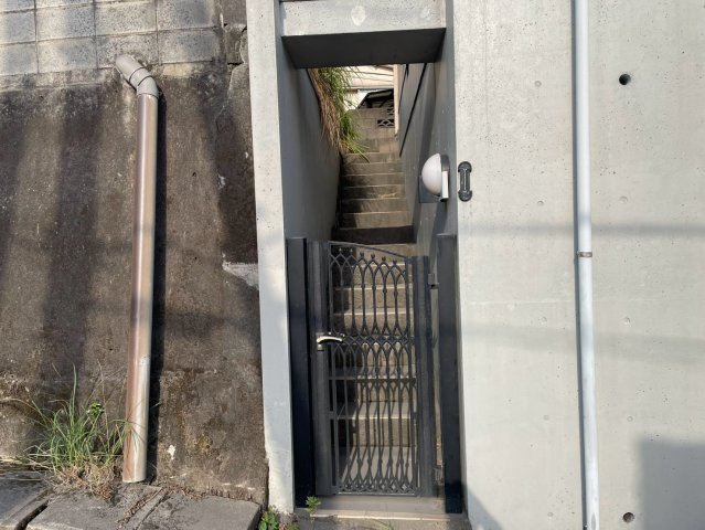 車庫左側