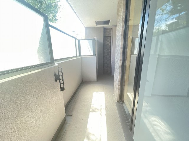南東向きで陽当たり良好のバルコニーです。