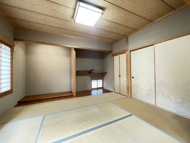 畳の温もりに包まれ、穏やかなひとときを過ごせます。