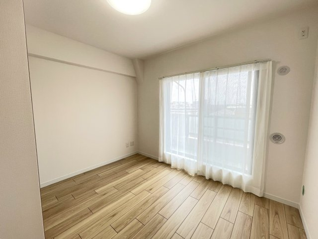シンプルな洋室は、幅広い用途でお使いいただけます。　