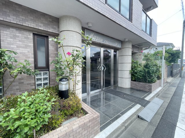 マンションの顔でもある、高級感漂うエントランス。　
